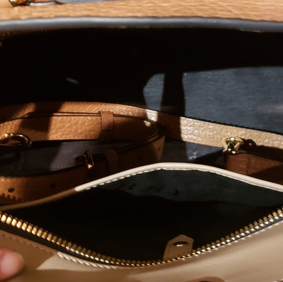 Burberry Medium Clifton Bag - Picture 7 of 8